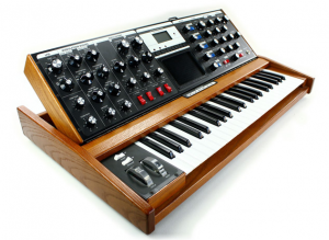 02 - Moog Minimoog Voyager